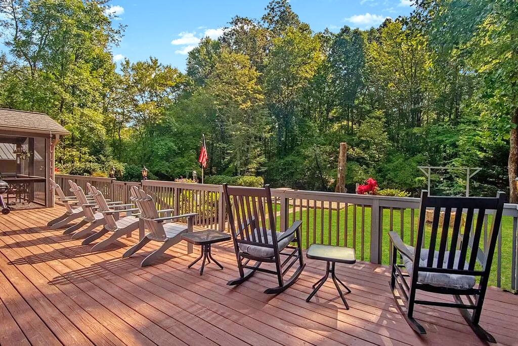 River, Firepit, Big Deck, Fishing, Wi-Fi + 4 Acres